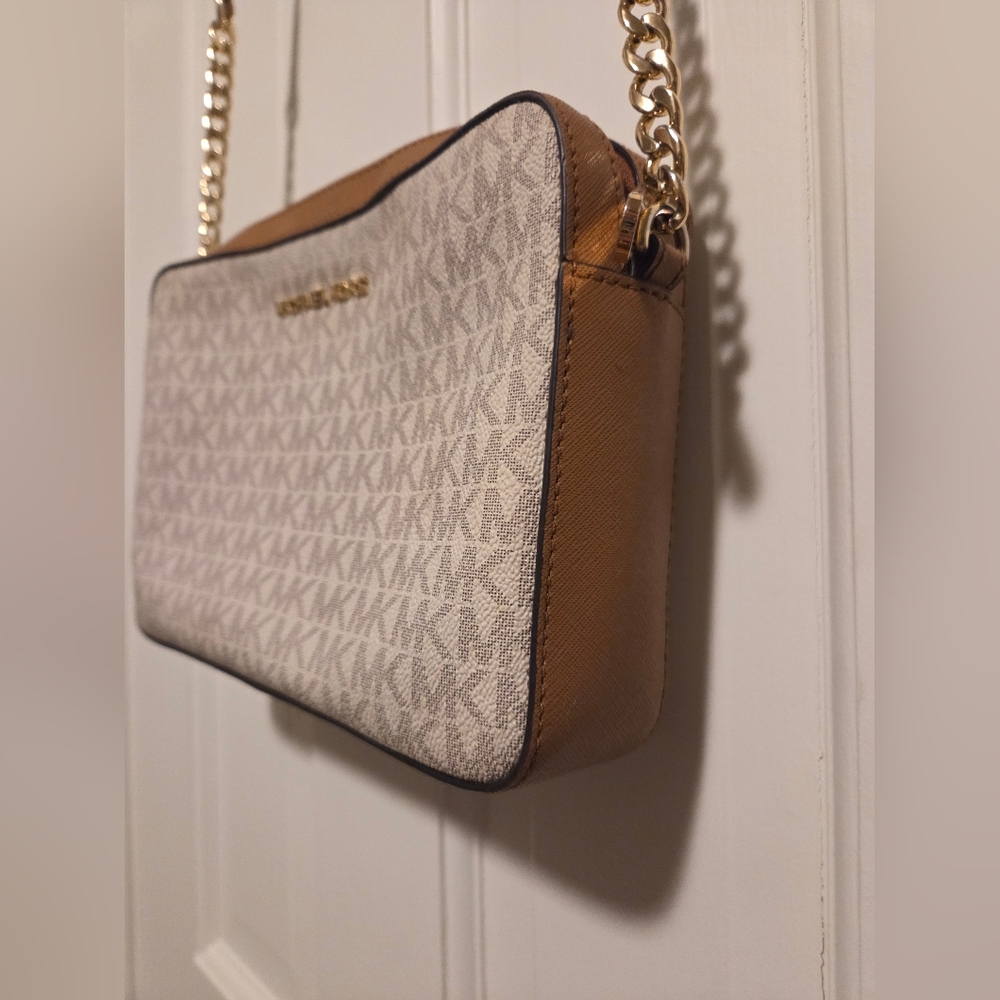 Michael Kors Off White, Grey, and Brown MK Print crossbody jet set bag - Picture 4 of 16
